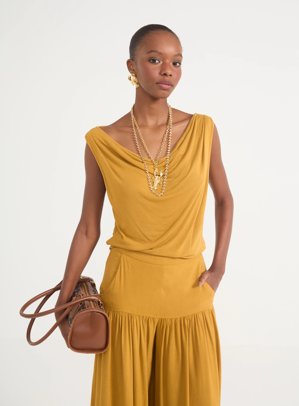 Blusa Feminina Com Decote Degagê Amarelo