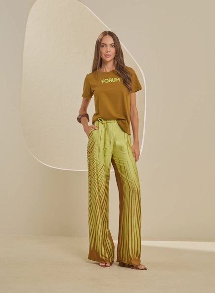 Camiseta Feminina Básica Bordada