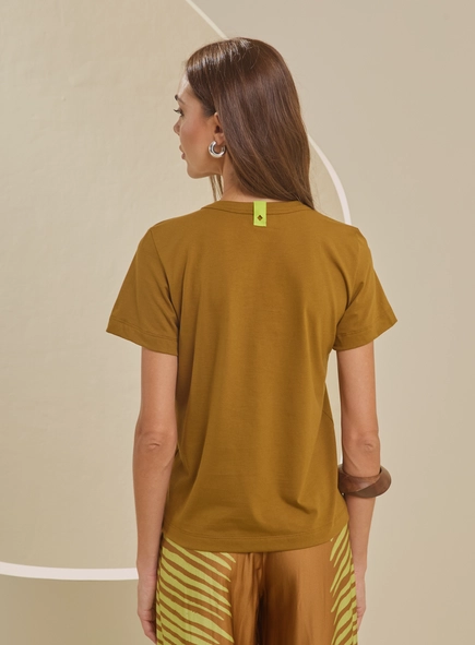 Camiseta Feminina Básica Bordada