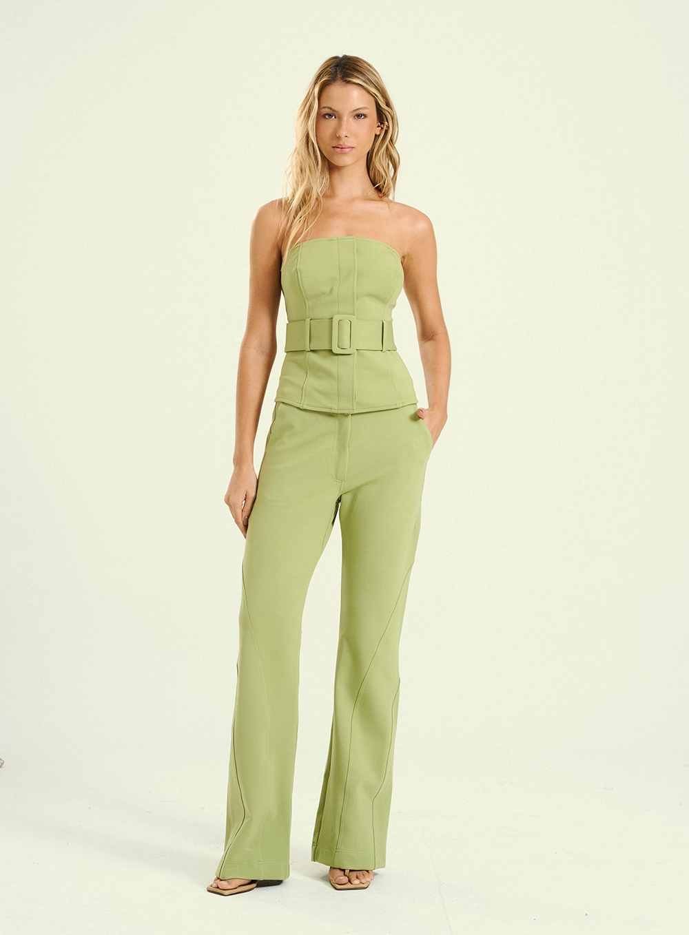 Calça Feminina De Alfaiataria Com Recortes Sinuoso Verde 1