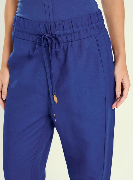 Calça Feminina  Escultural Com Barra Sinuosa