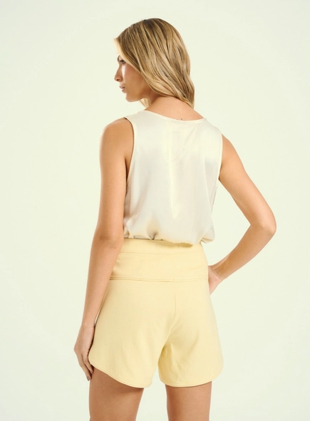 Short Feminino Alfaiataria Com Barra Tulipa