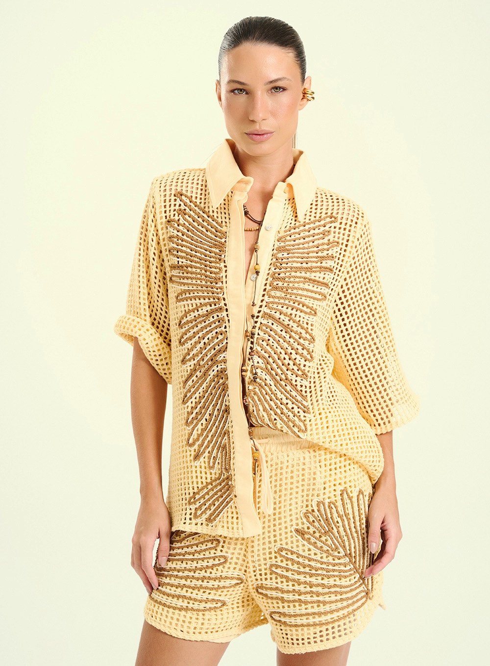 Short Feminino Em Tela Com Bordados Amarelo 1