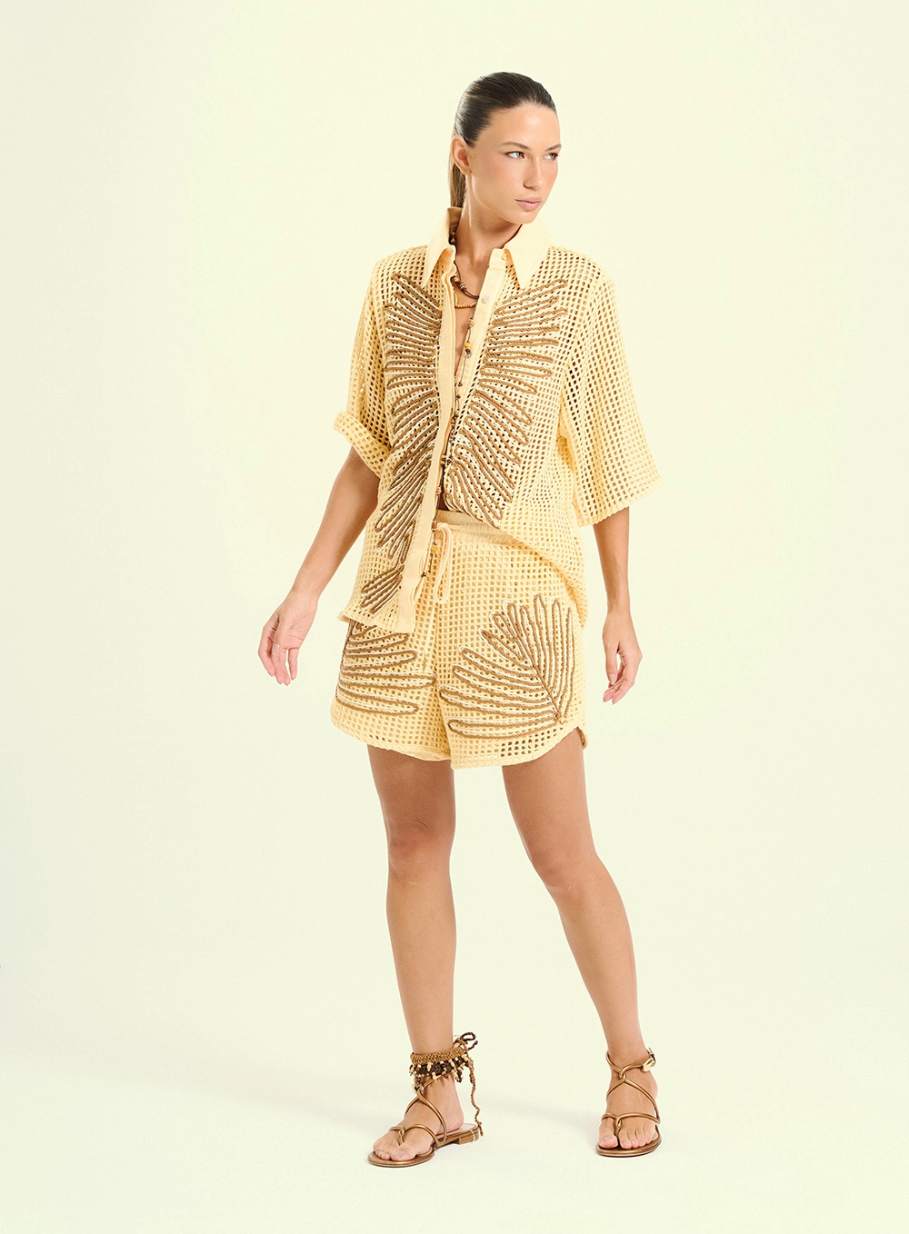 Short Feminino Em Tela Com Bordados Amarelo 4