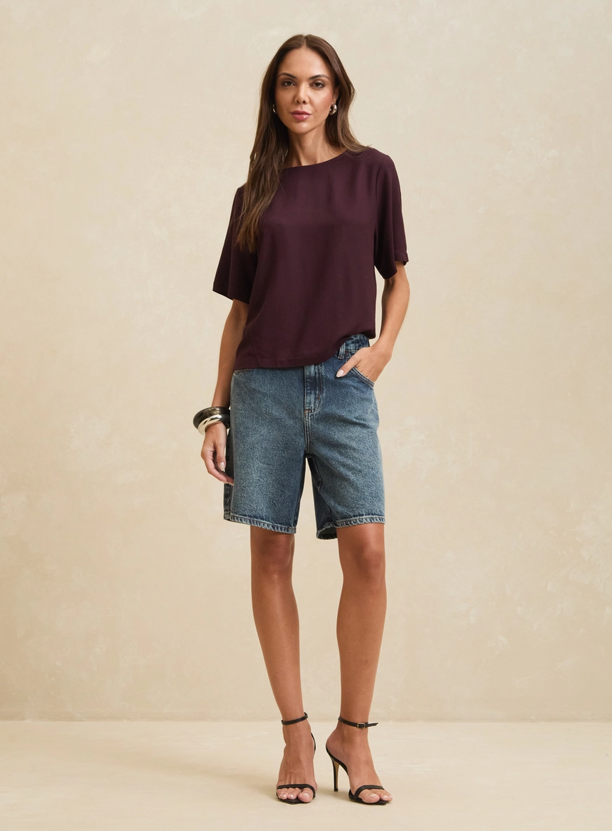 Camiseta Feminina Reta Decote Canoa Marrom