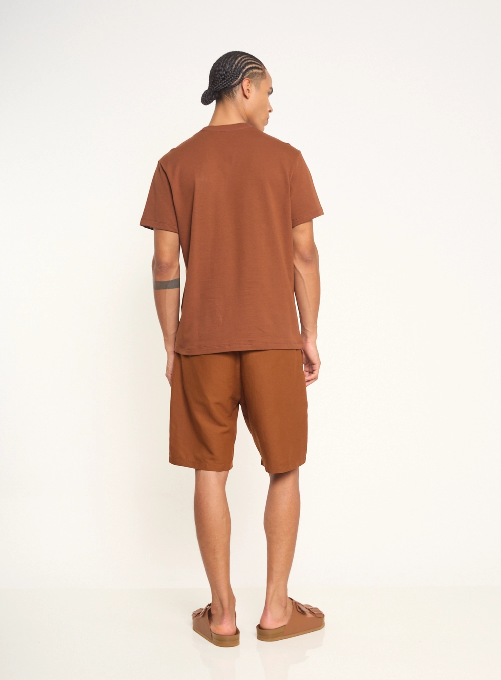 Bermuda Masculina De Linho Com Bolsos Marrom
