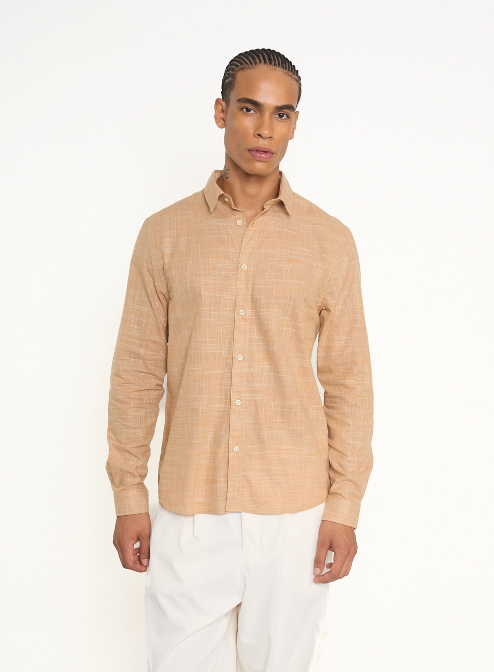 Camisa Masculina Com Textura Slub E Logo Estampados