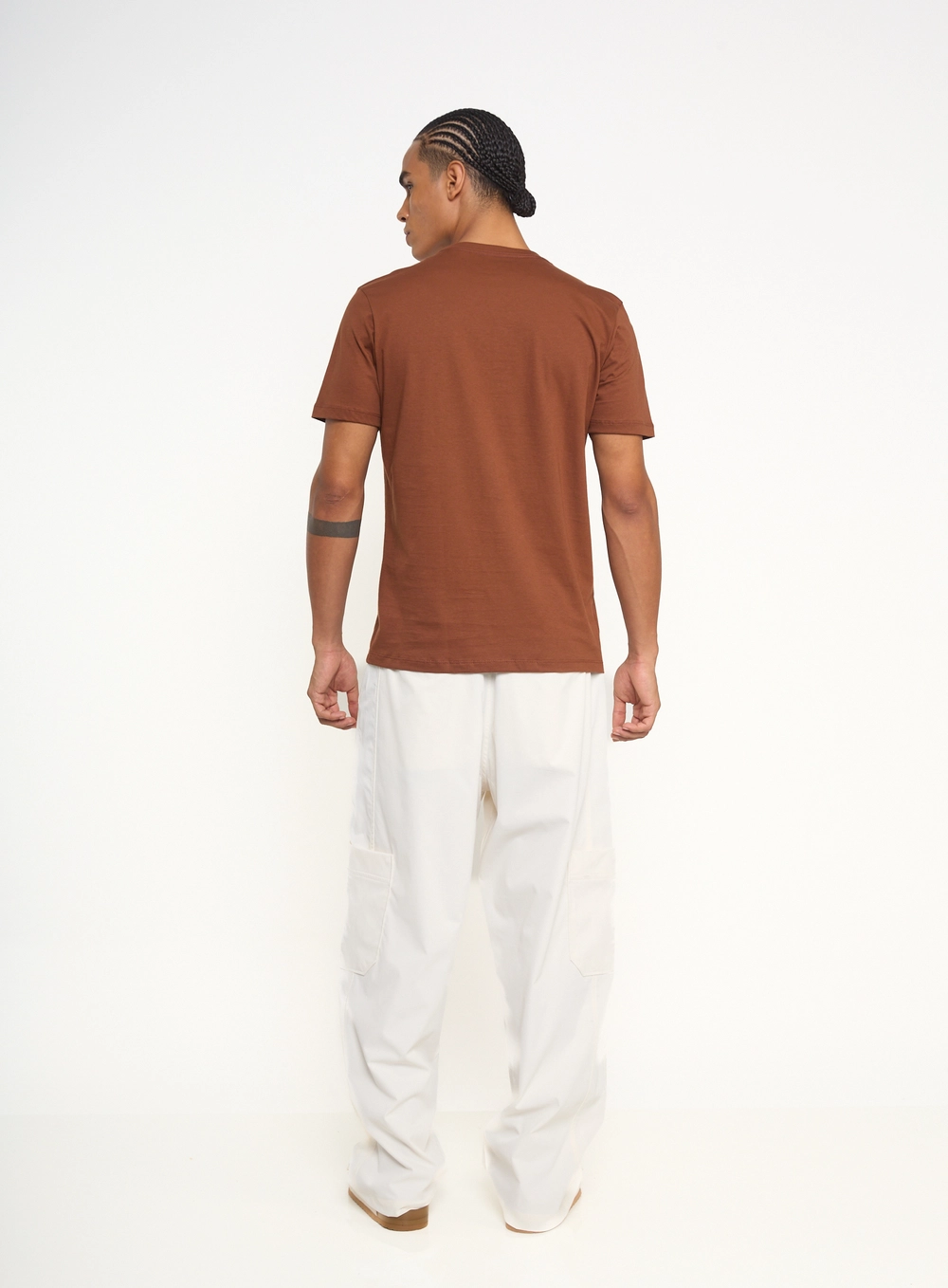 Camiseta Masculina Com Patch Localizado Marrom