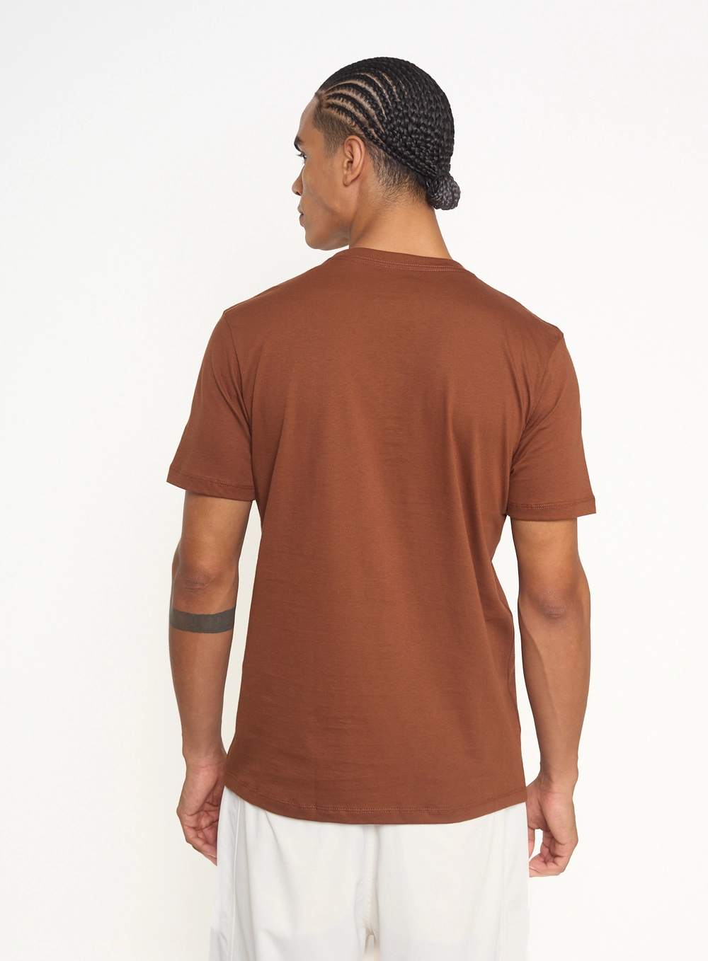 Camiseta Masculina Com Patch Localizado Marrom