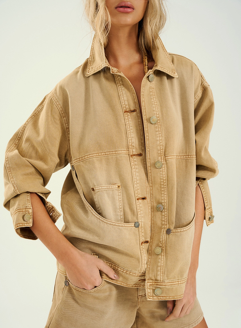 Jaqueta Feminina Sarja Silhueta Oversized Bege 3