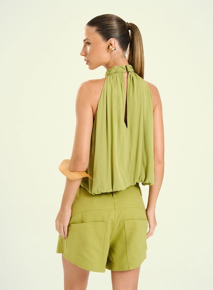 Blusa Feminina Com Gola Trançada