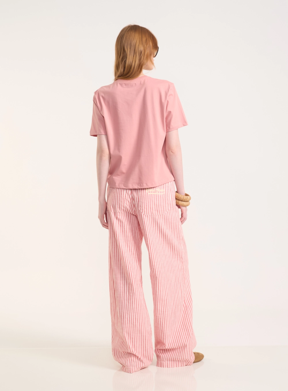 Camiseta Regular Com Estampa E Gola Em Ribana Rosa