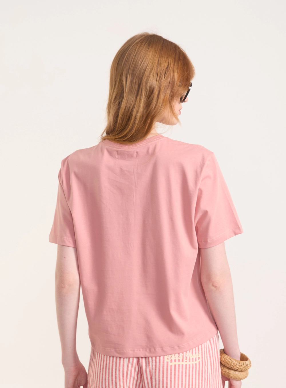 Camiseta Regular Com Estampa E Gola Em Ribana Rosa