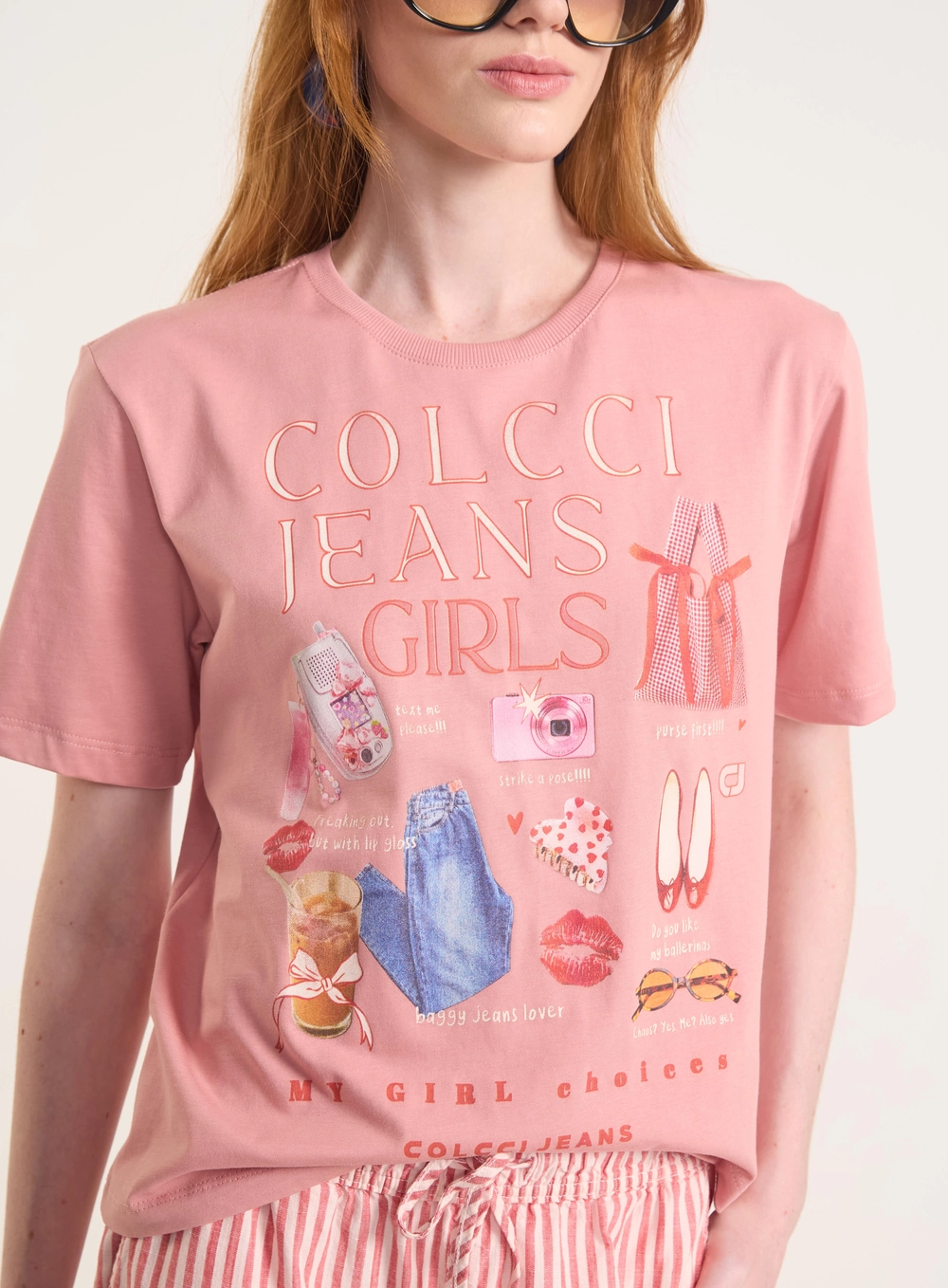 Camiseta Regular Com Estampa E Gola Em Ribana Rosa