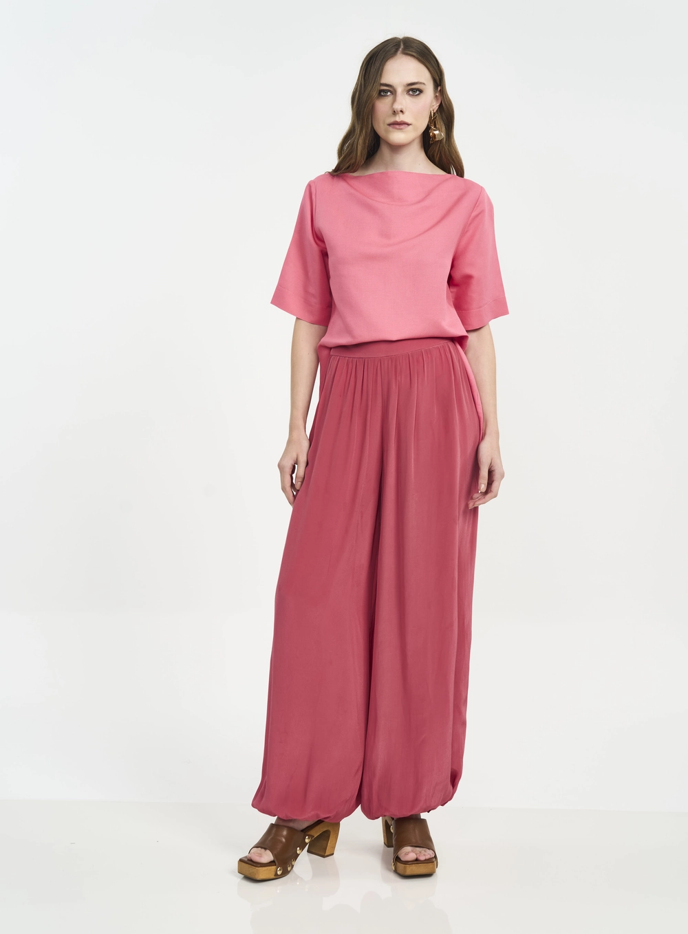 Camiseta Feminina Ampla Com Decote Canoa Rosa