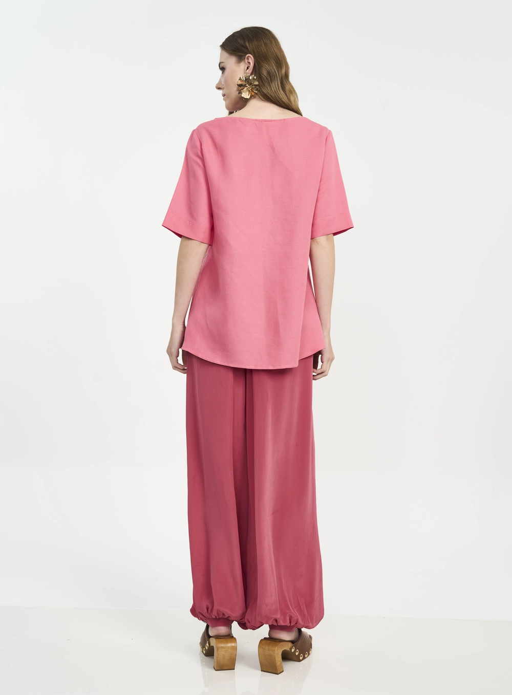 Camiseta Feminina Ampla Com Decote Canoa Rosa