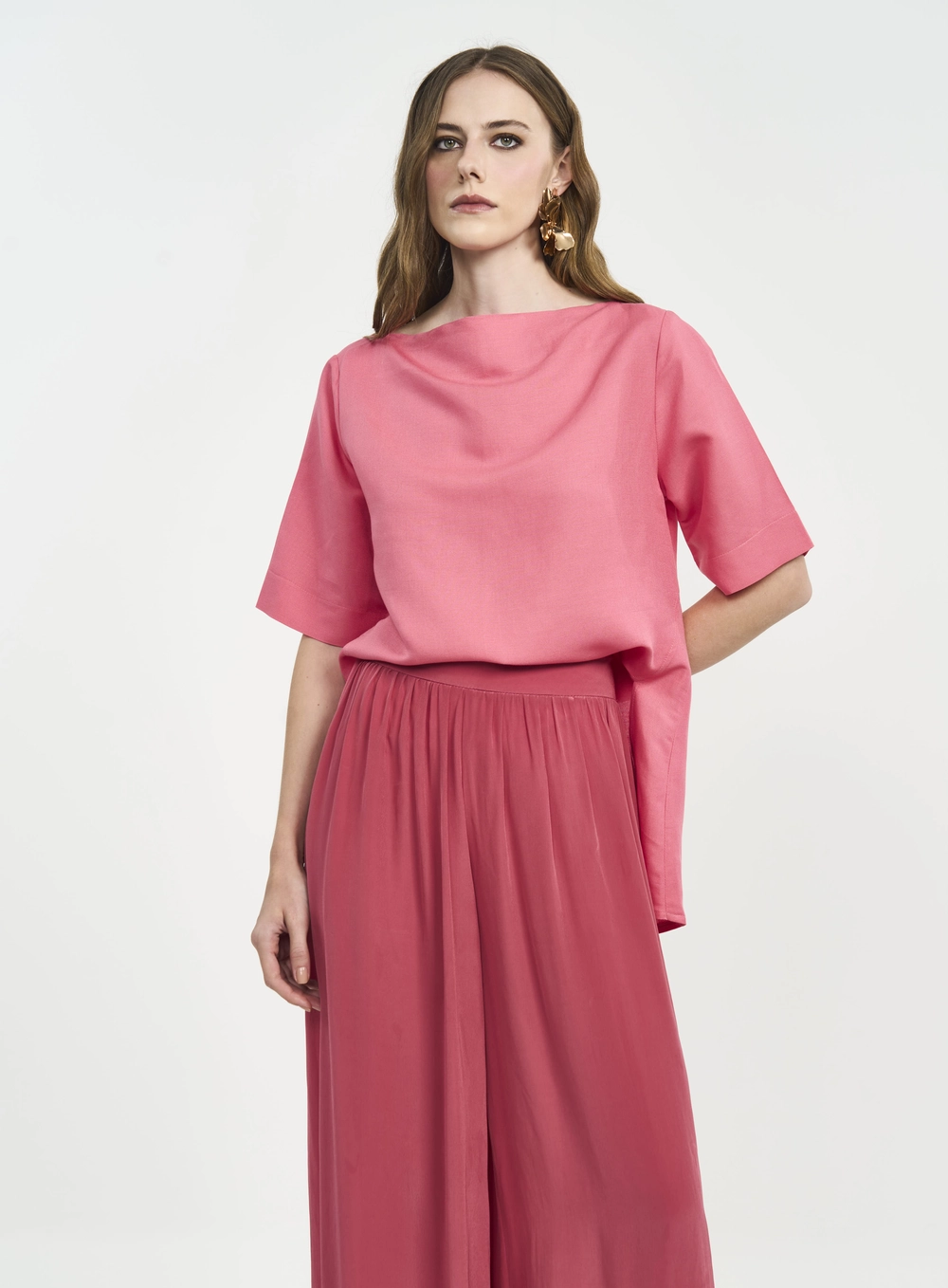 Camiseta Feminina Ampla Com Decote Canoa Rosa