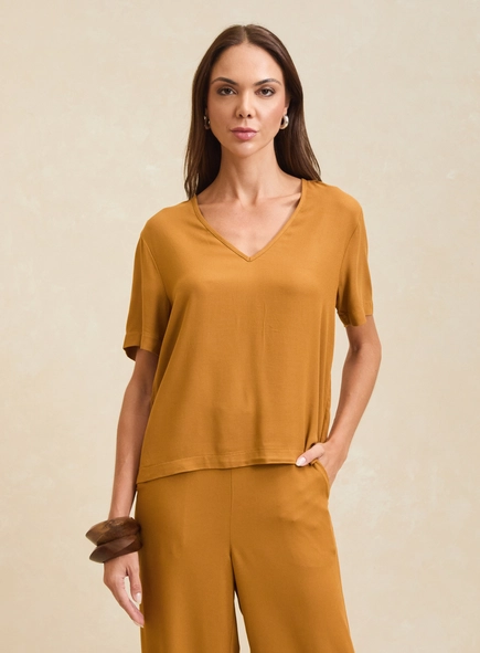 Camiseta Feminina Reta Decote V