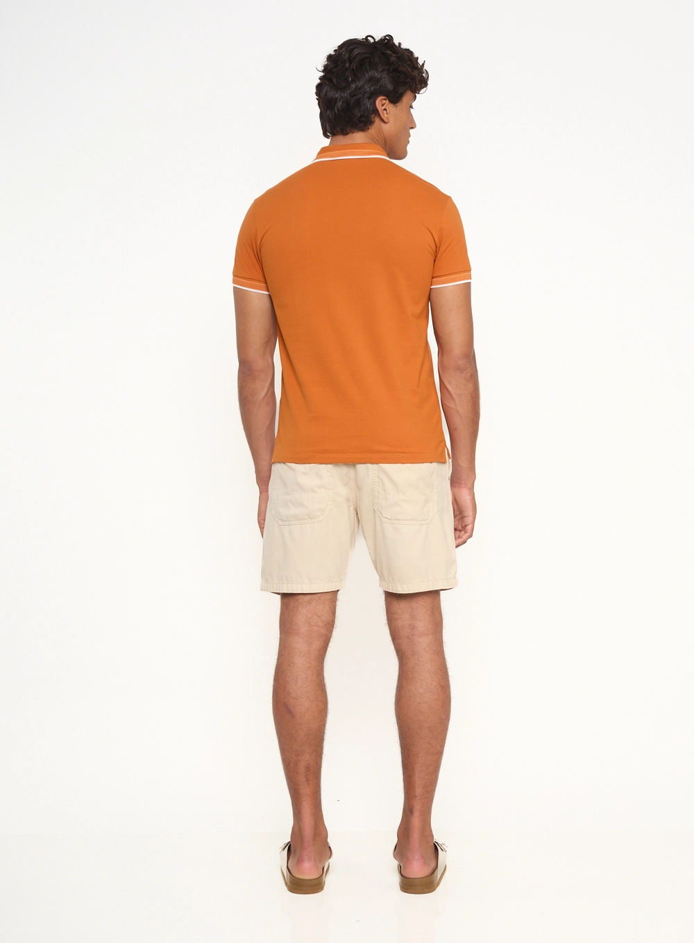 Polo Masculina Com Frisos Contrastantes Marrom
