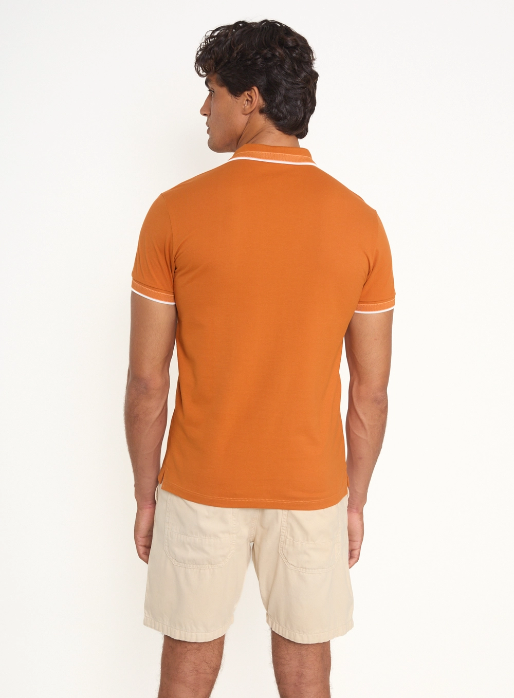 Polo Masculina Com Frisos Contrastantes Marrom