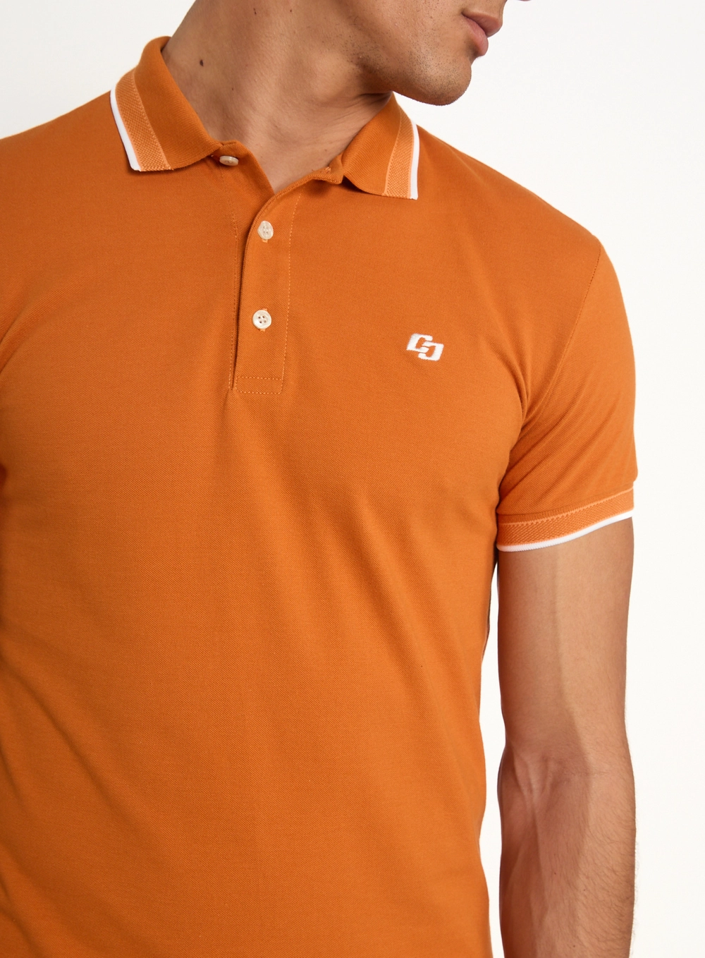 Polo Masculina Com Frisos Contrastantes Marrom