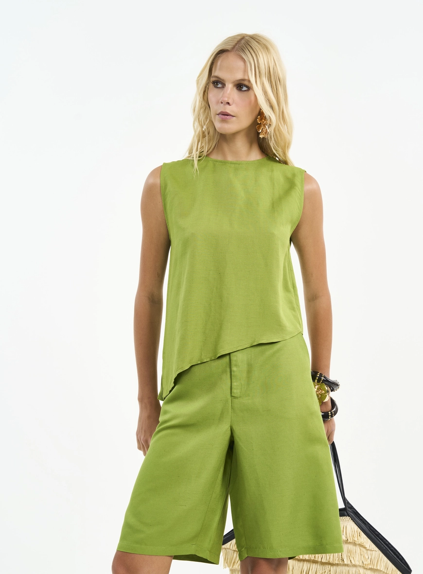 Blusa Com Barra Assimétrica