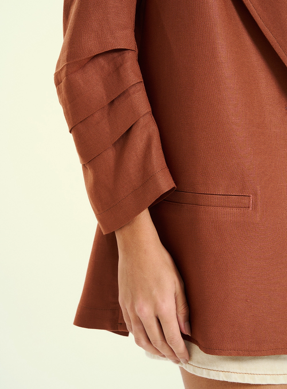 Blazer Feminino Com Mangas Franzidas Marrom 3