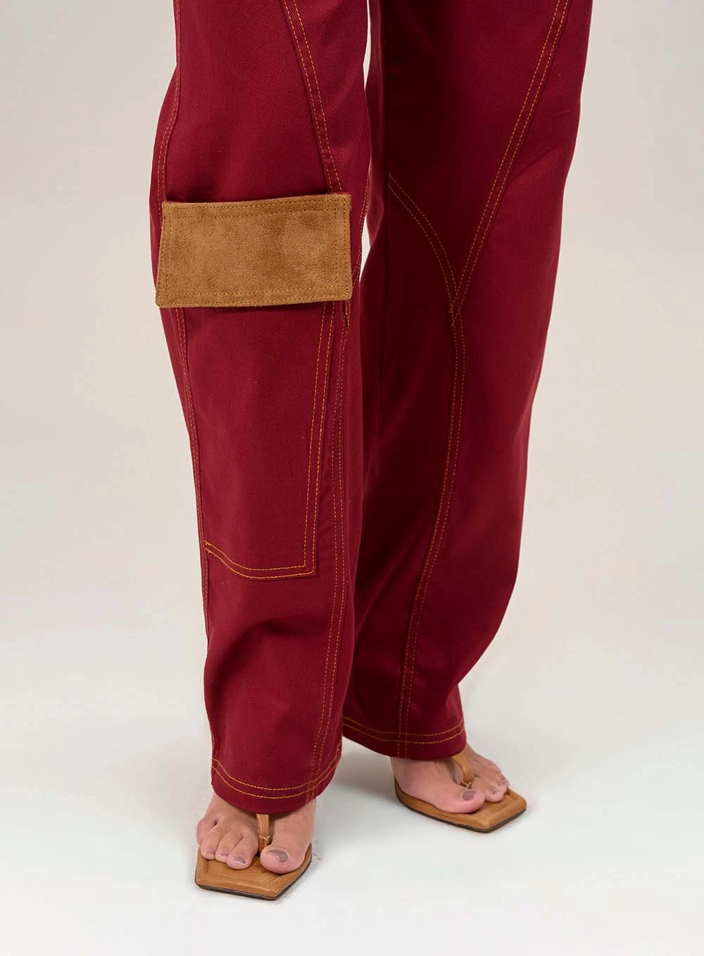 Calça Feminina Cargo Com Recortes Vermelho 3
