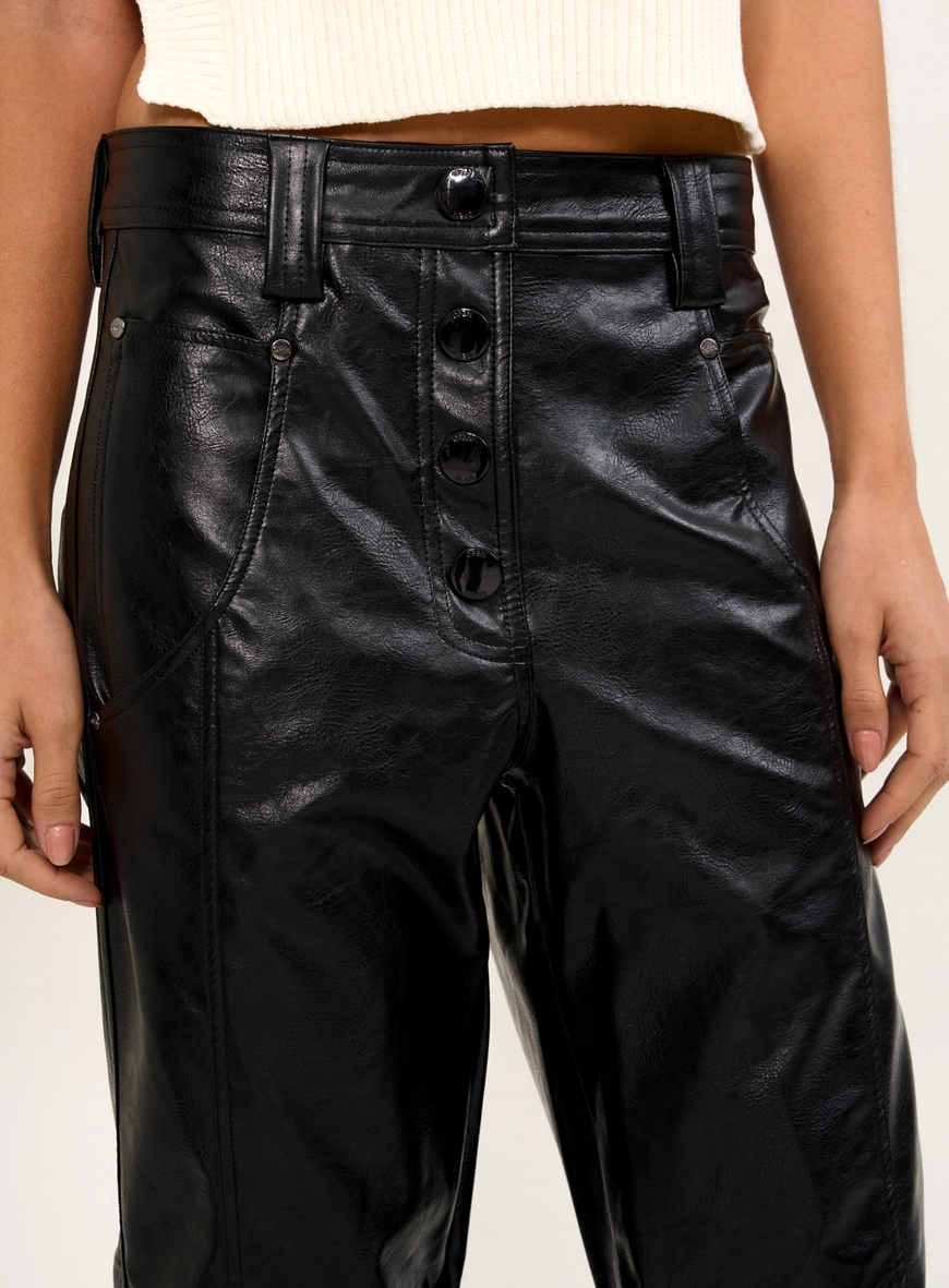 Calça Alfaiataria Com Caimento Reto Em Pu Preto 2