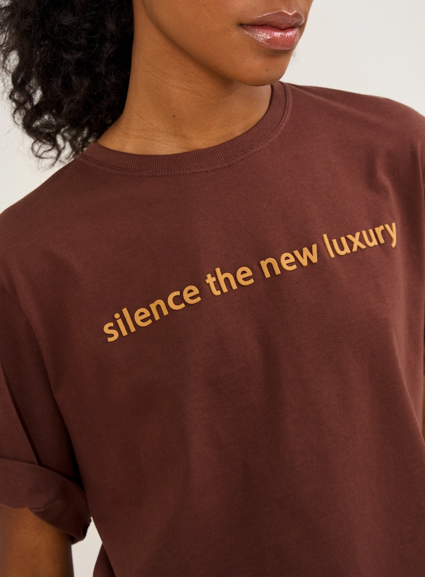 Camiseta Feminina Com Lenço Estampado Marrom 3
