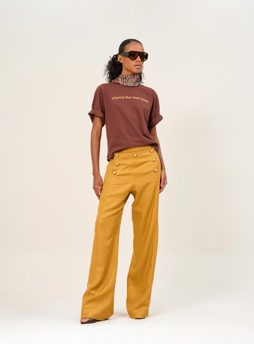 Camiseta Feminina Com Lenço Estampado Marrom 4