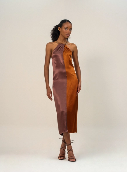 Vestido Midi Bicolor Com Torção Frontal