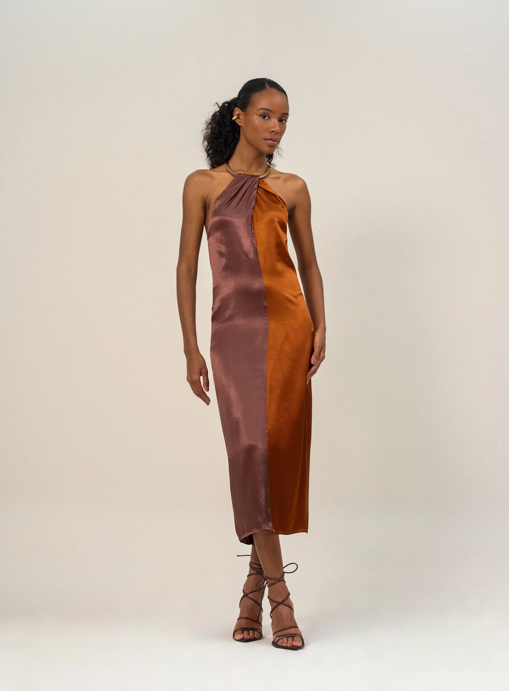 Vestido Midi Bicolor Com Torção Frontal Estampados 1
