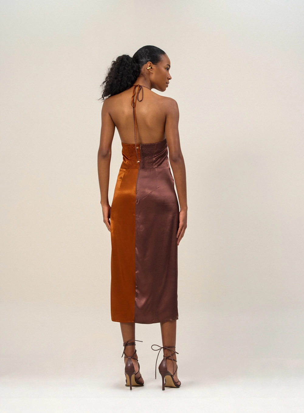 Vestido Midi Bicolor Com Torção Frontal Estampados 2