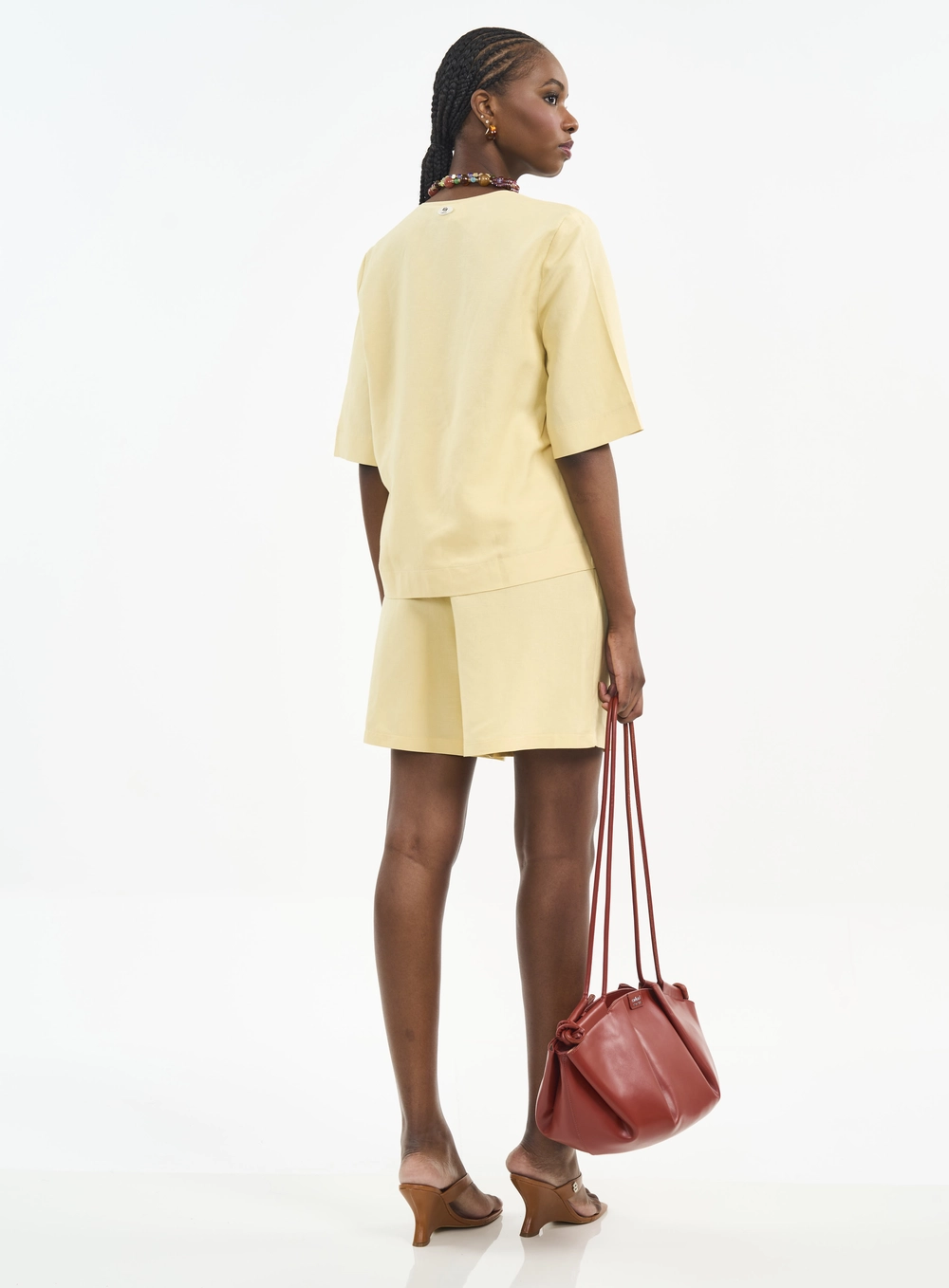 Bermuda Com Cintura Alta E Bolsos Amarelo