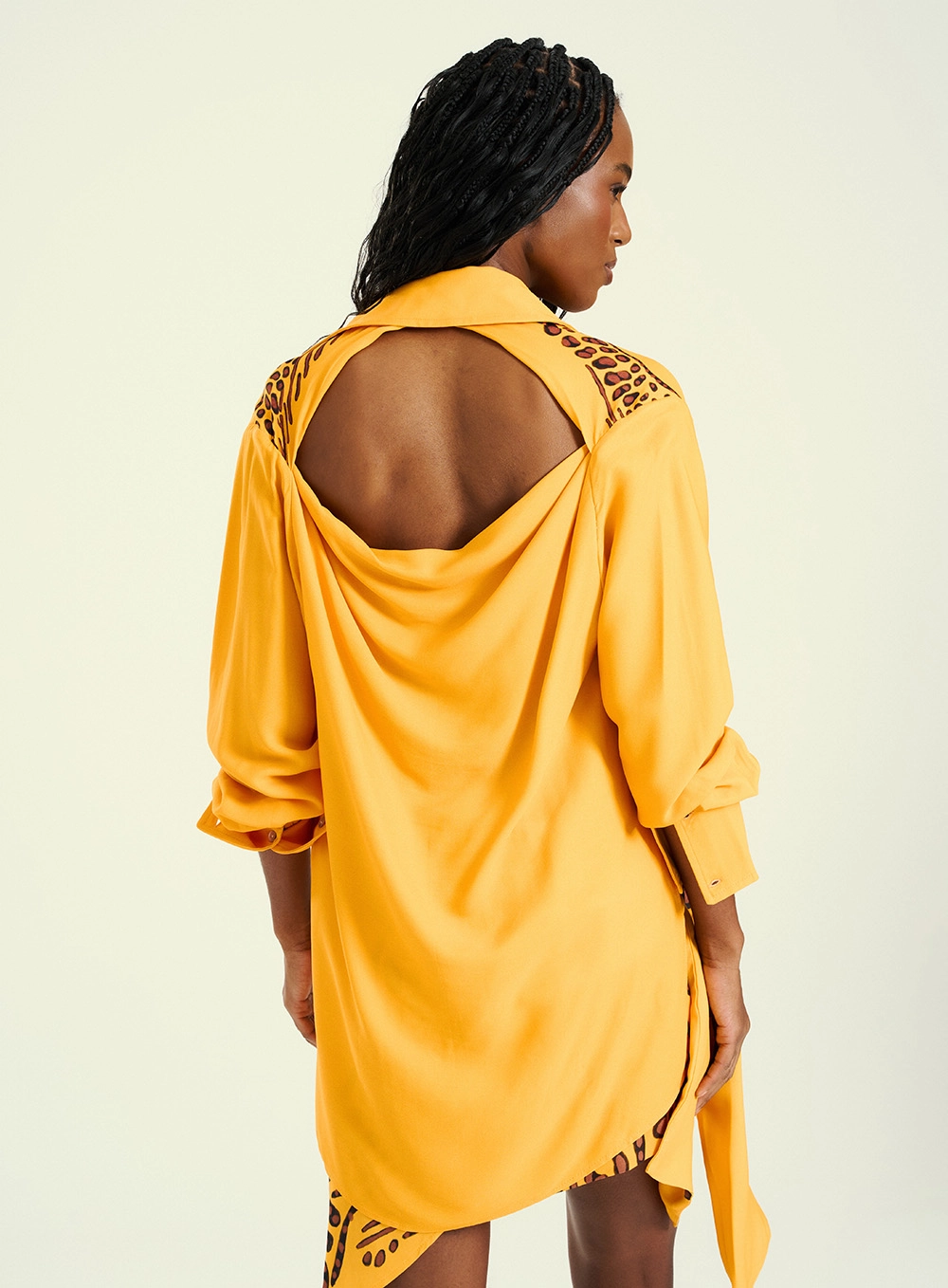 Camiseta Manga Longa Estampada Com Decote Costas Estampados 2