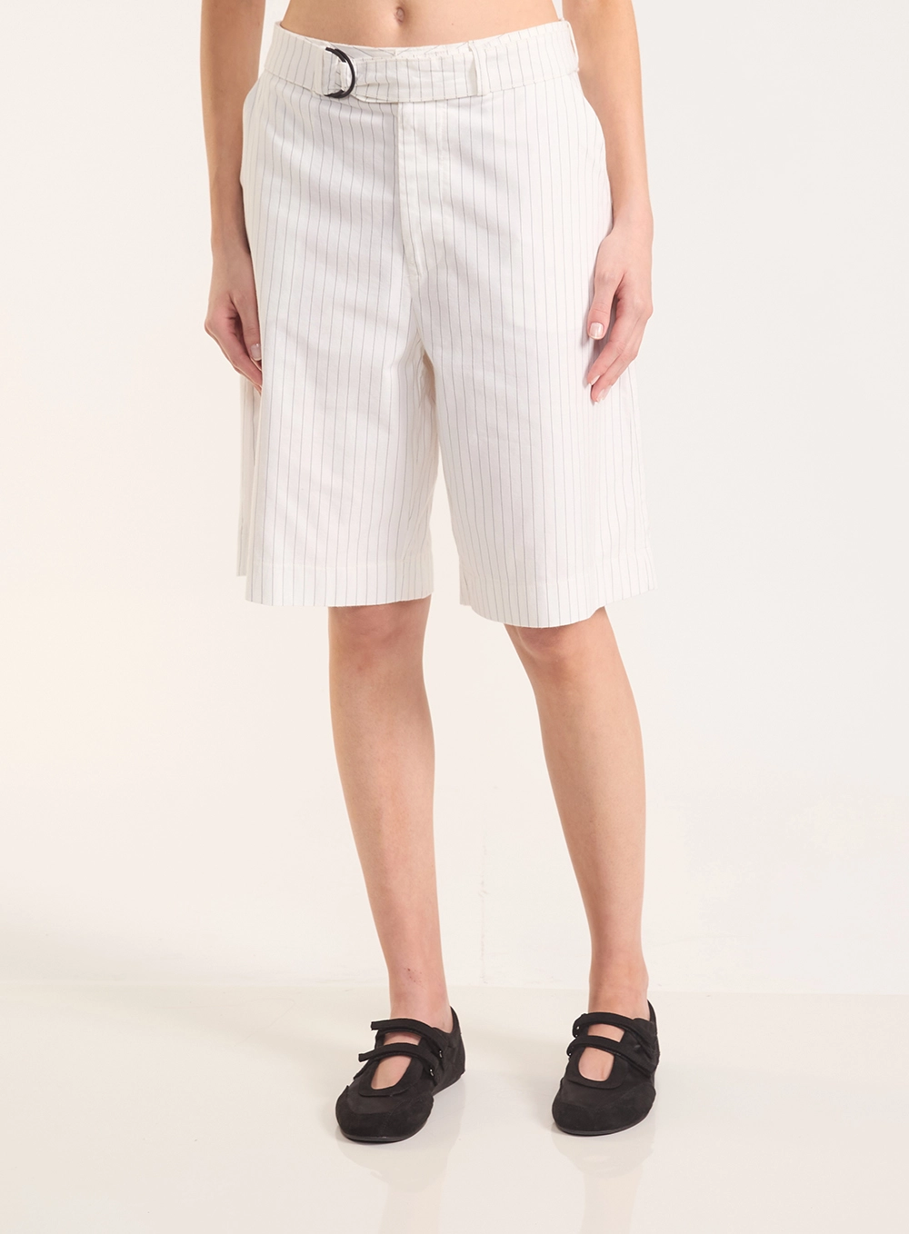 Bermuda Risca De Giz Com Argola E Bolsos Estampados