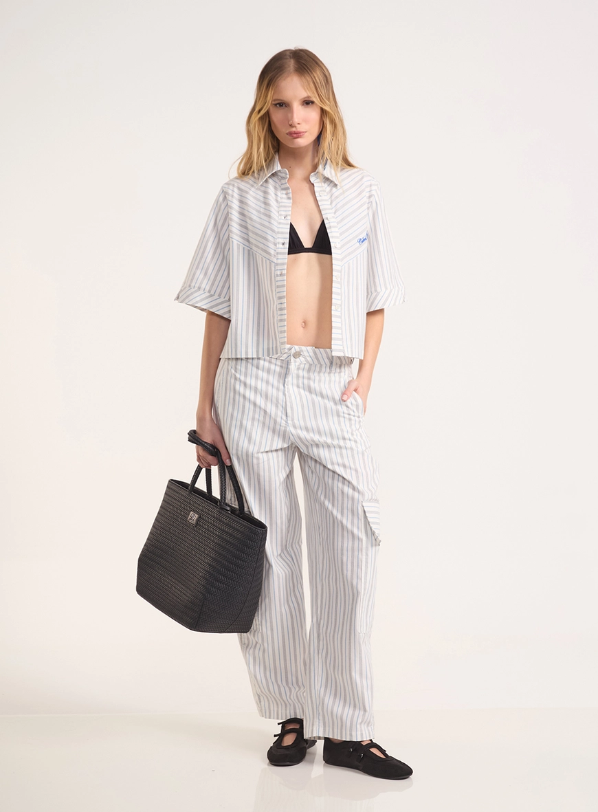 Camisa Cropped Com Listras E Bordado