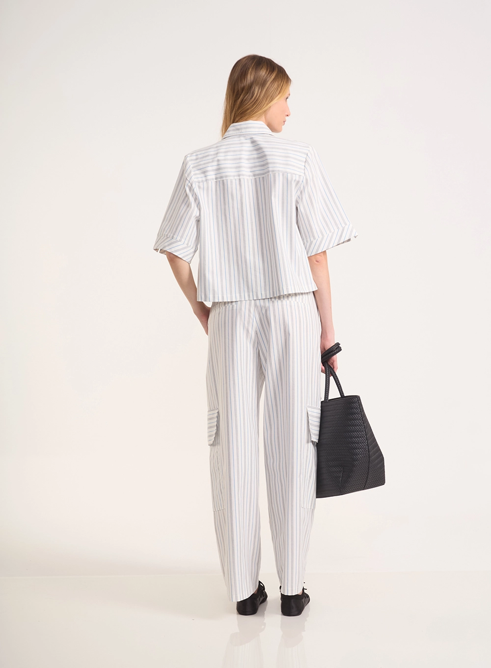 Camisa Cropped Com Listras E Bordado Estampados