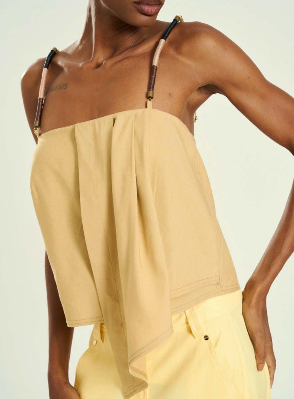 Blusa Feminina Com Alças Finas Bege 3