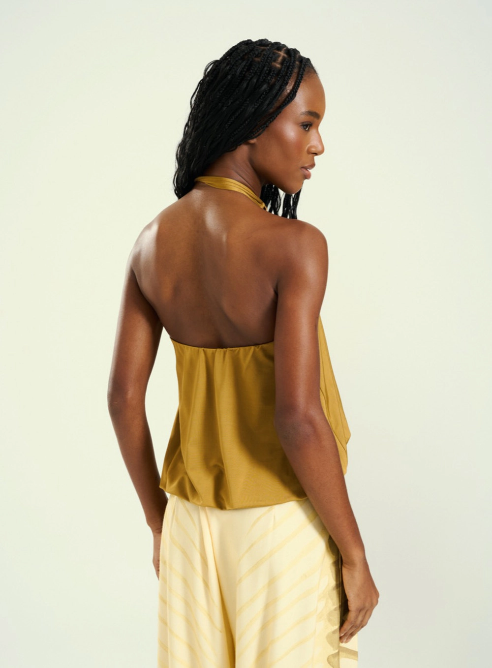 Blusa Feminina Frente Única Com Gola Bege 2