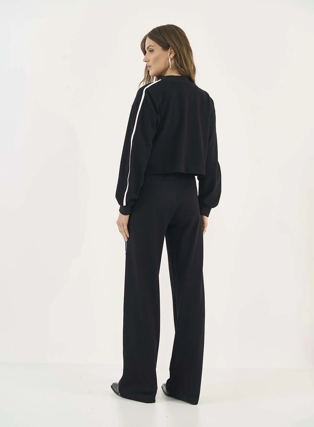 Calça Wide Leg Jade Com Detalhe Em Listras Preto