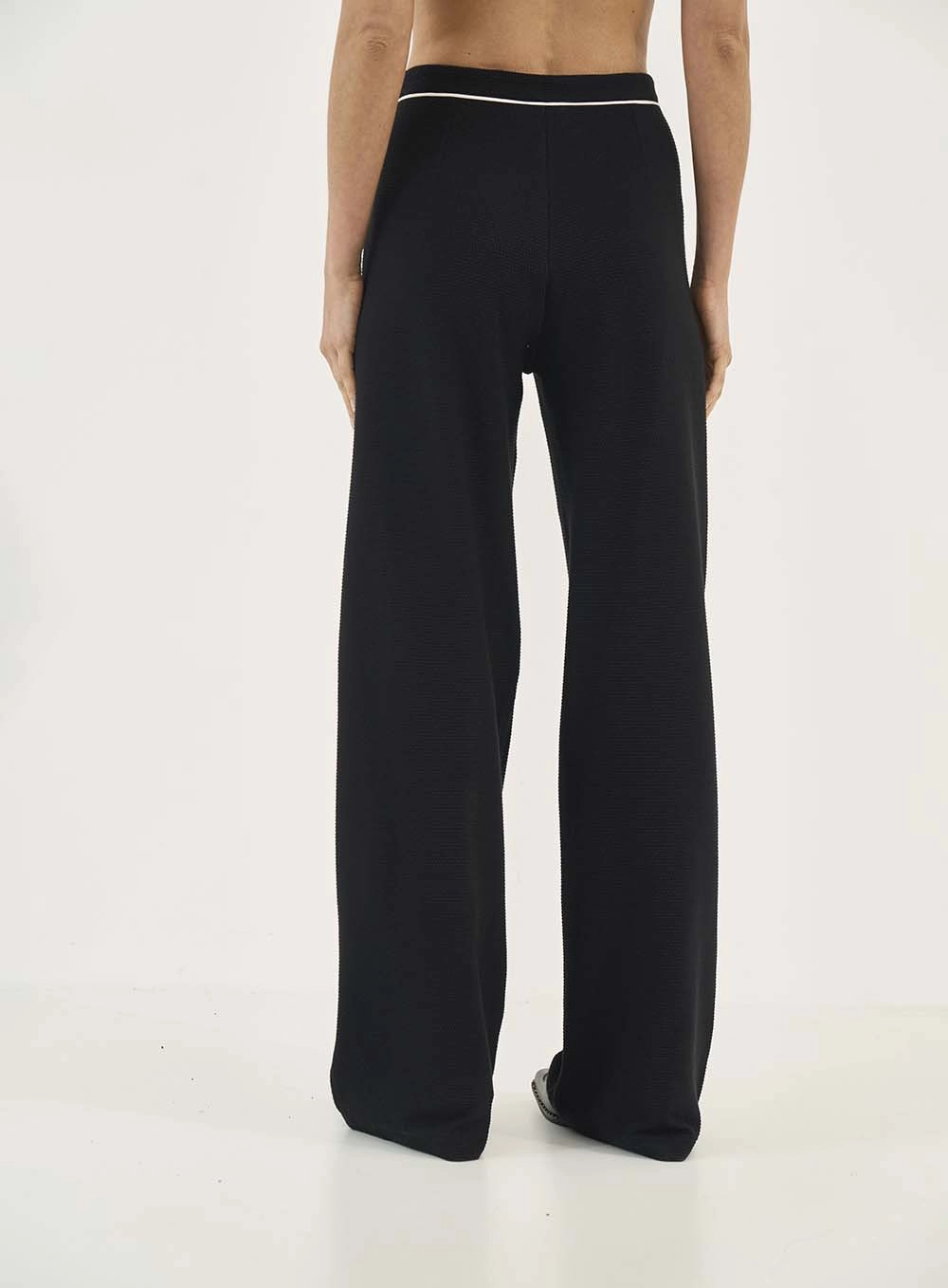 Calça Wide Leg Jade Com Detalhe Em Listras Preto