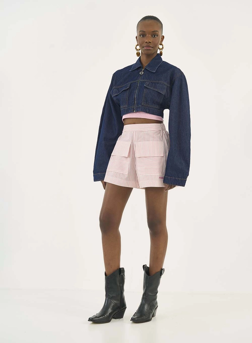 Short Alfaiataria Listrado Com Bolsos Frontais