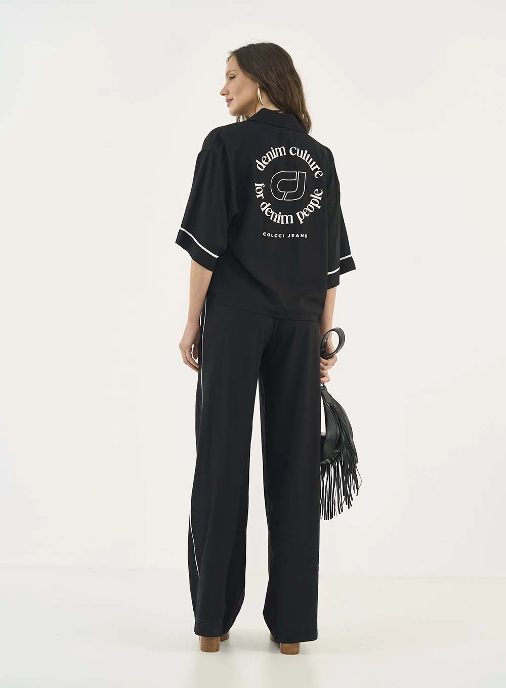 Camisa Loose Com Estampa Costas Preto