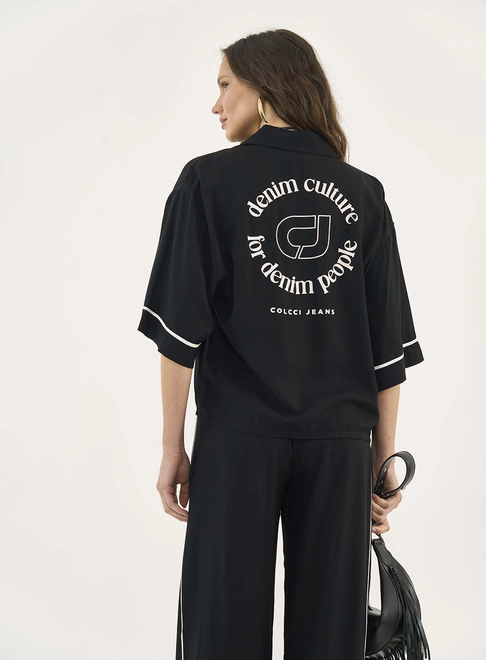 Camisa Loose Com Estampa Costas Preto