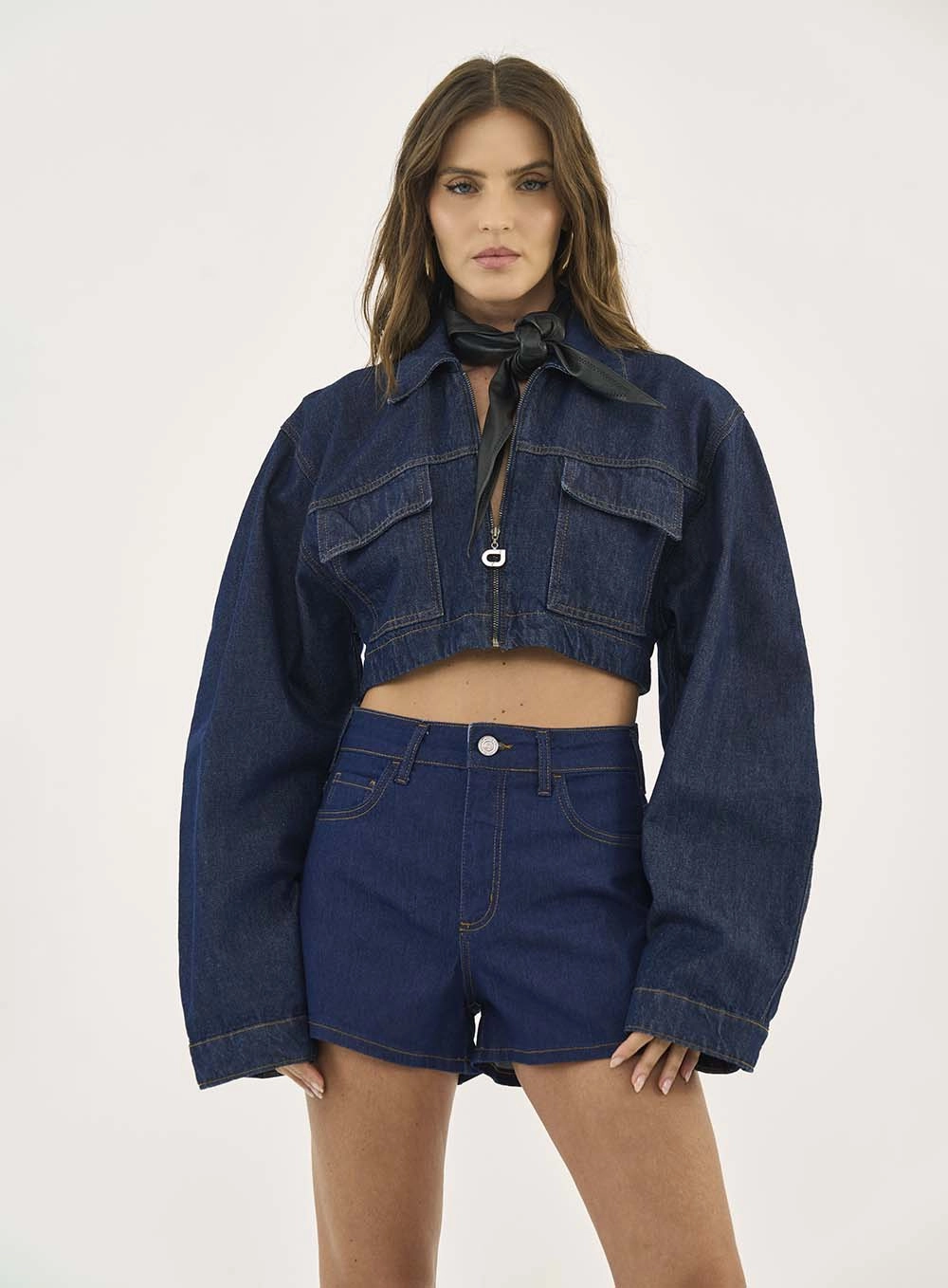 Jaqueta Jeans Cropped Com Bolsos Frontais Índigo
