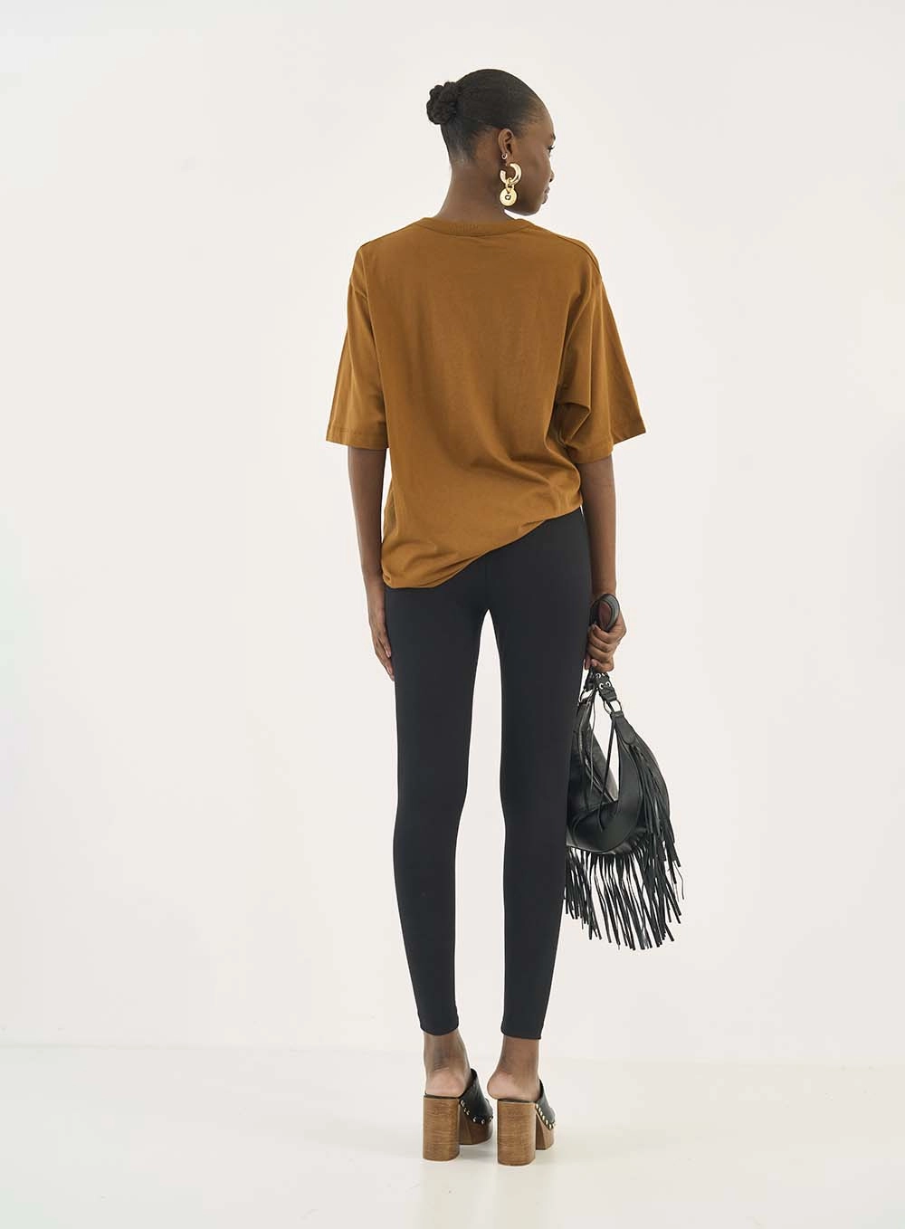Camiseta Loose Estampada Marrom