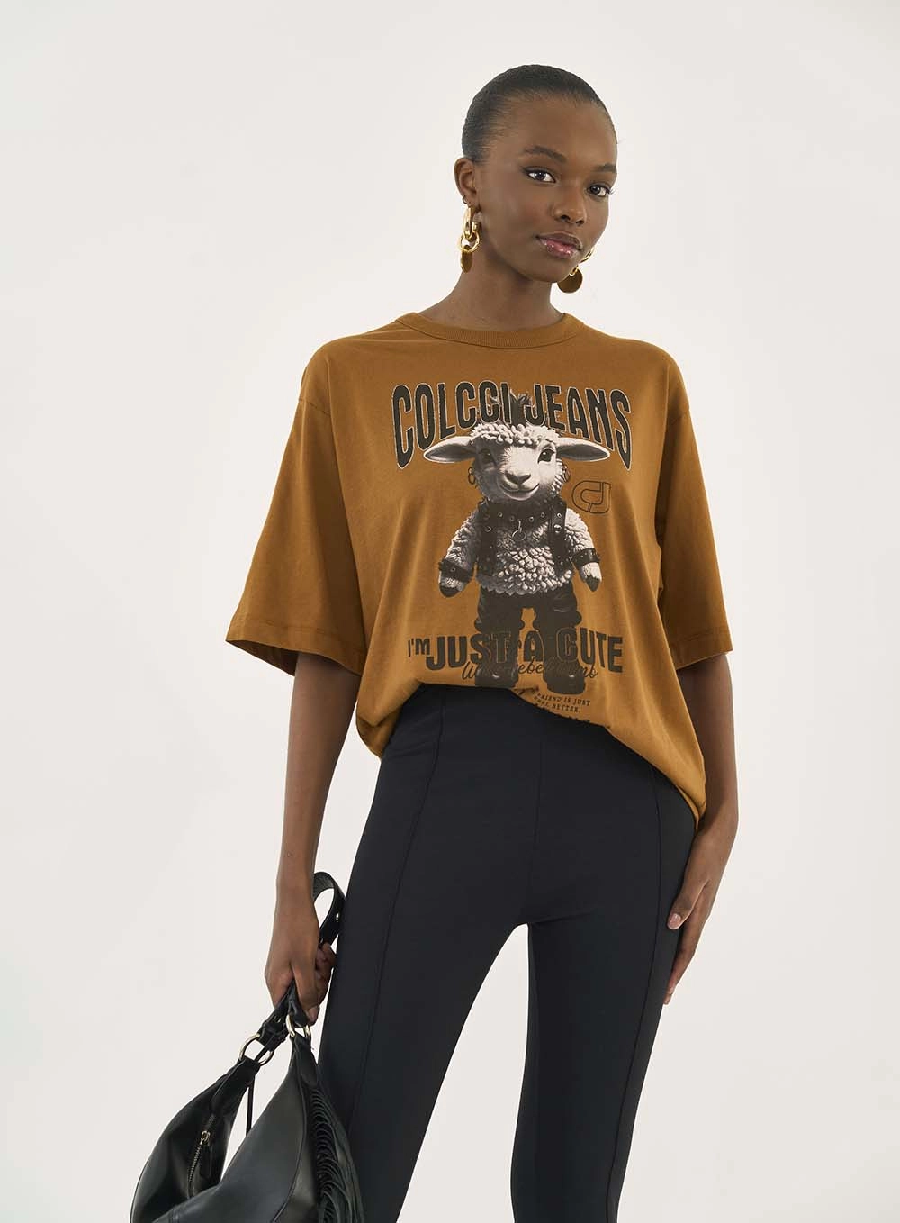 Camiseta Loose Estampada Marrom