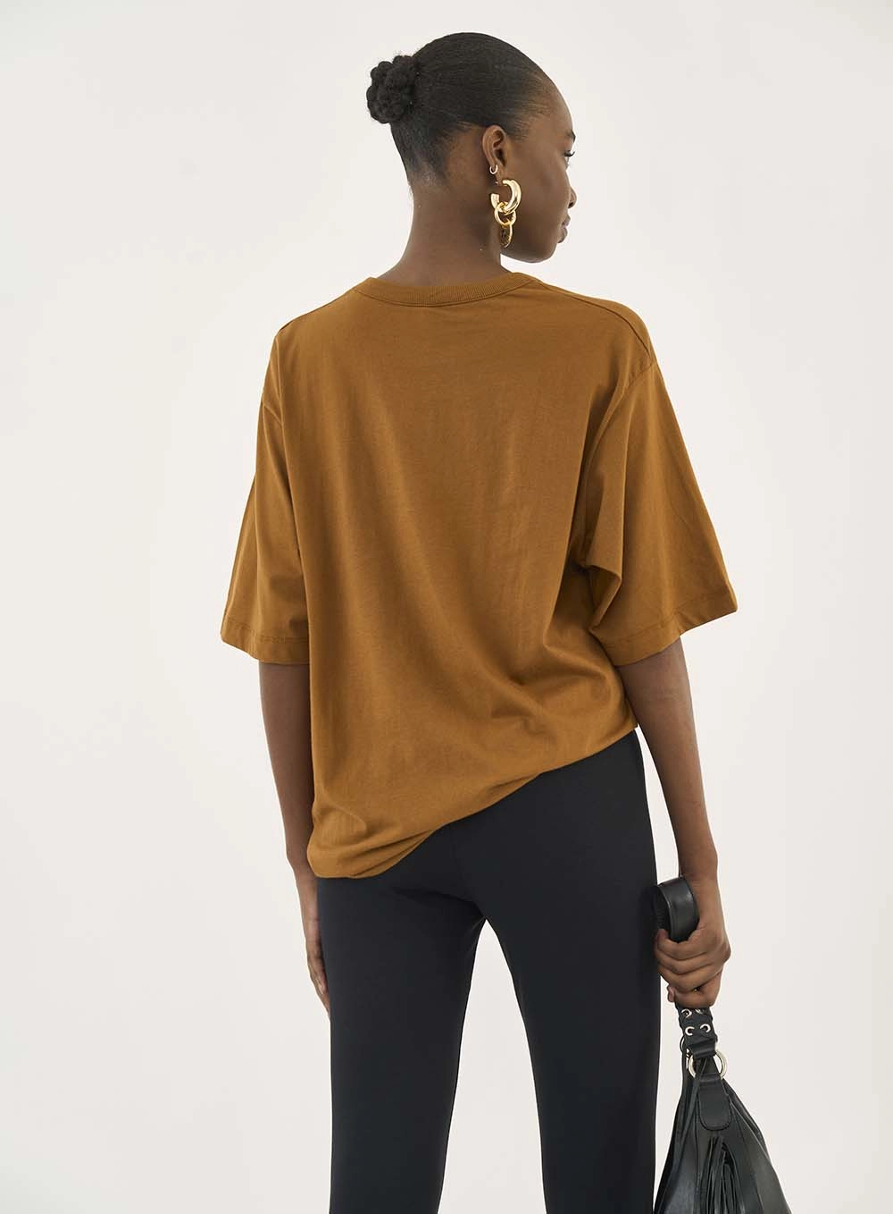 Camiseta Loose Estampada Marrom